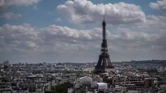Debido a la pandemia, en su nueva apertura la Torre Eiffel estará limitada a sólo 13 mil personas, la mitad del acceso normalmente estipulado. Debido a la pandemia, en su nueva apertura la Torre Eiffel estará limitada a sólo 13 mil personas, la mitad del acceso normalmente estipulado.