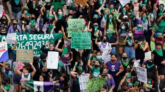 Aunque en el Código Penal del Estado de Campeche está penado el aborto y solamente en algunos casos no está tipificado como delito Aunque en el Código Penal del Estado de Campeche está penado el aborto y solamente en algunos casos no está tipificado como delito