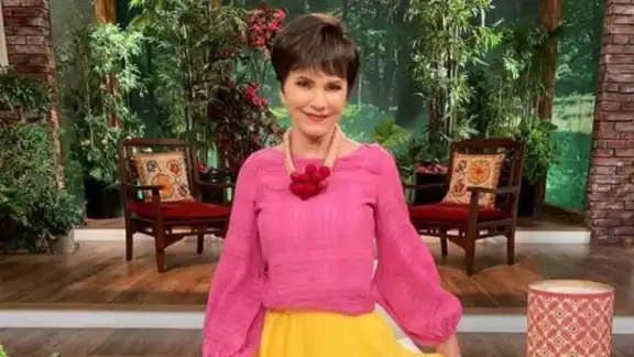¡Lo vuelve a hacer! Verónica Castro comparte foto con Paty Chapoy en la que lucen irreconocibles