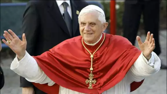 Ratzinger renunció al papado en 2013. Foto: AP Ratzinger renunció al papado en 2013. Foto: AP
