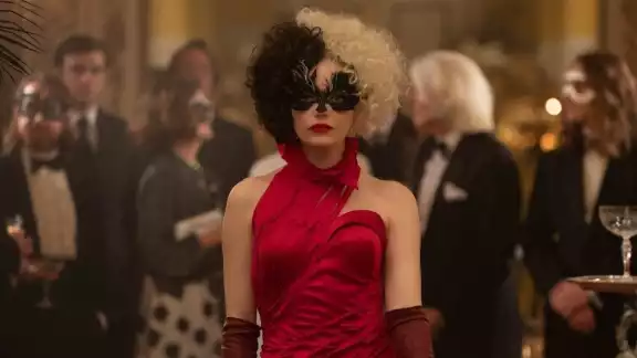 Emma Stone es la protagonista de Cruella, estrenada el día de ayer, 28 de mayo