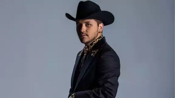 Christian Nodal no ha declarado nada con respecto a la muerte de su compañero más que compartir un post grupal