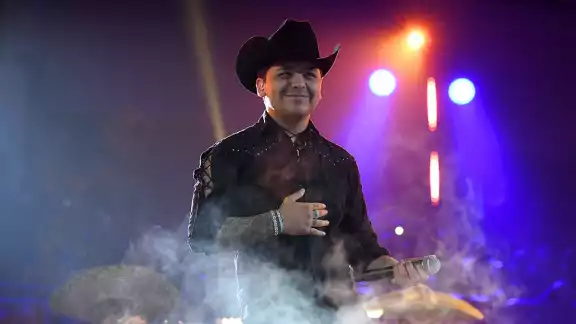 Christian Nodal derrocha miles de dólares en lujoso restaurante; el cantante ordenó cortes de carne bañados en oro Christian Nodal derrocha miles de dólares en lujoso restaurante; el cantante ordenó cortes de carne bañados en oro