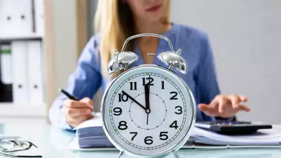 ¿En qué consiste la jornada laboral con tres días de descanso?