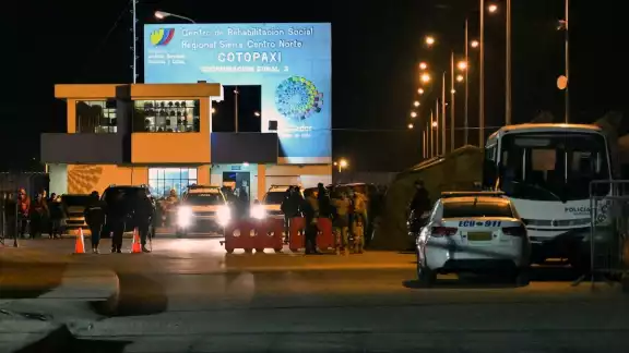 Se desató un motín en una cárcel de Ecuador, el cual dejó un saldo preliminar de 15 presos muertos y 21 heridos. Se desató un motín en una cárcel de Ecuador, el cual dejó un saldo preliminar de 15 presos muertos y 21 heridos.