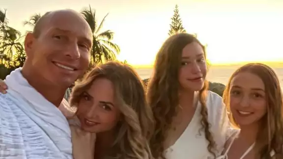 Andrea Legarreta y su familia. Foto: Especial