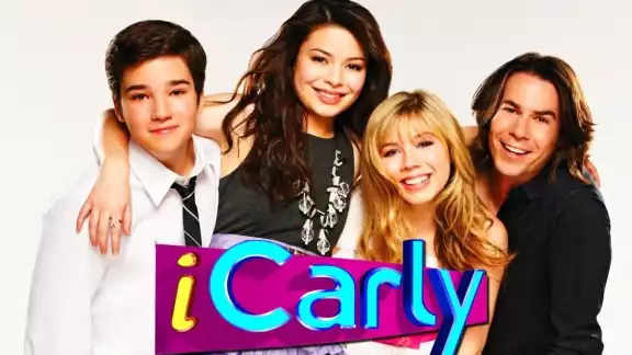 Comienza el rodaje de iCarly. Comienza el rodaje de iCarly.