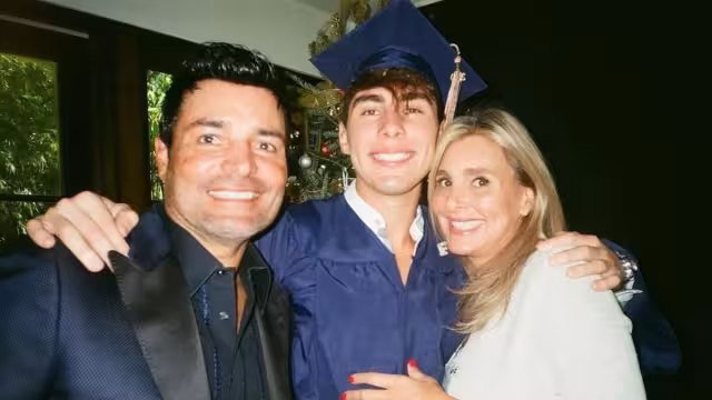 Chayanne, su hijo Lorenzo Valentino y su esposa Marilisa Maronesse