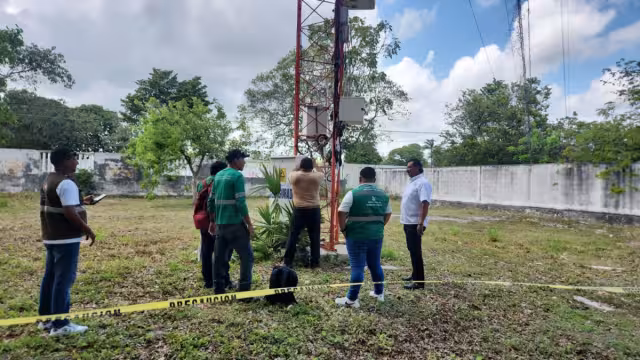 Protección Civil desmonta antena tras presión vecinal