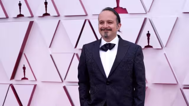 Carlos Cortés Navarrete en la alfombra roja de los Óscar 2021.