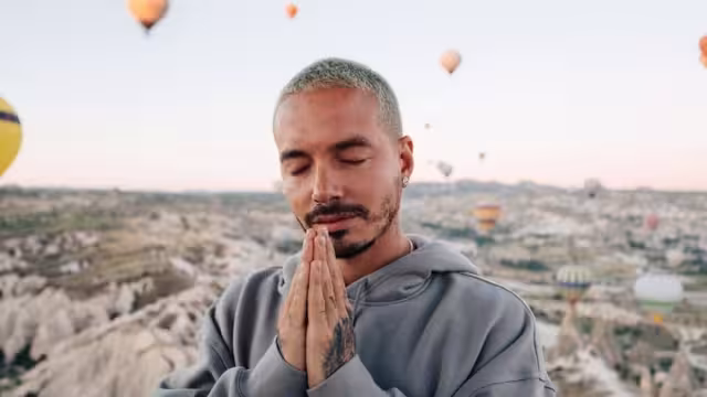 J Balvin propone colaboración a BTS