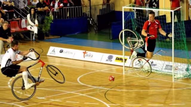 El ciclobol es uno de los deportes extremos más extraños