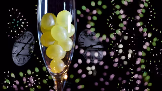 Comer 12 uvas en Año Nuevo es una de las tradiciones más populares en México