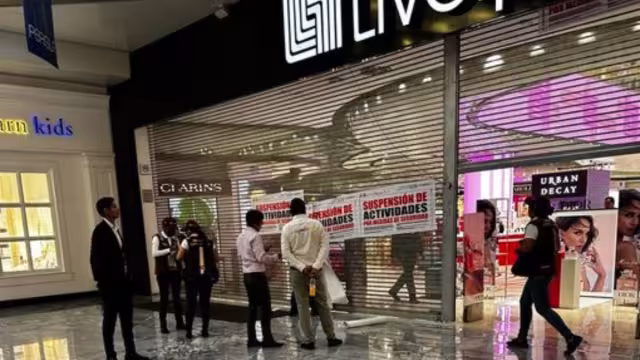 A través de redes sociales se difundieron imágenes de la clausura de Liverpool Perisur