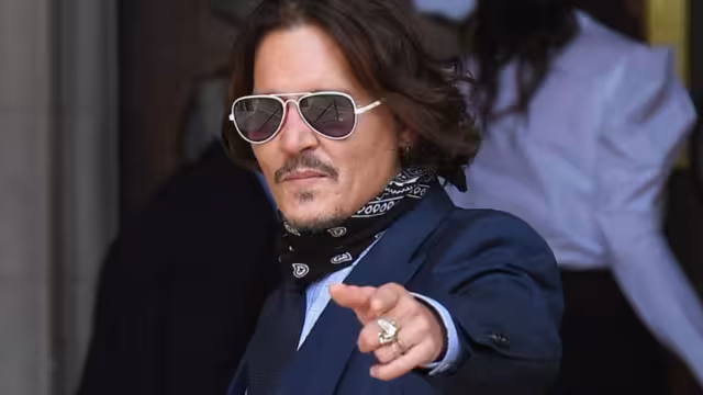 Johnny Depp vende su pueblo francés