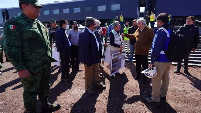 El presidente Andrés Manuel López Obrador viajó en el tren que conectará la Ciudad de México con el nuevo Aeropuerto Internacional Felipe Ángeles
