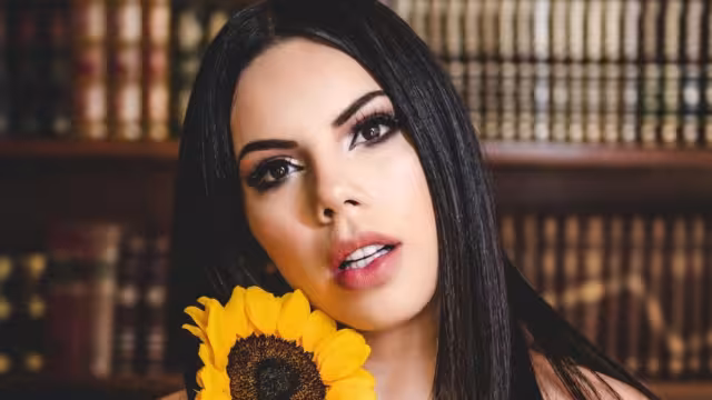 Lizbeth Rodríguez llegó a la fama luego de su polémico programa donde expone a las personas infieles. Su canal de YouTube le ha brindado miles de seguidores en todas las redes sociales