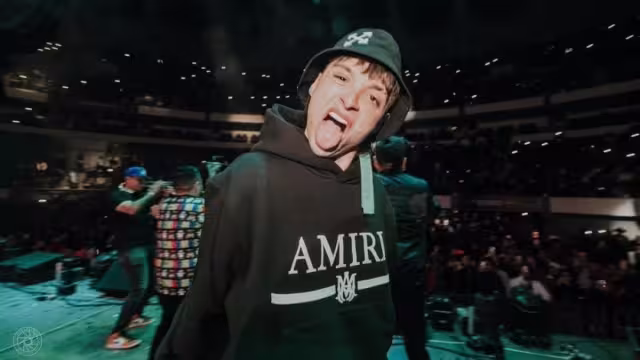 La pareja de Peso Pluma reveló que estpa bien equipado