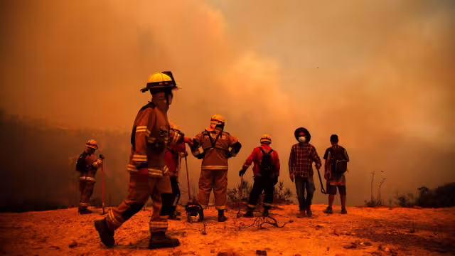 Hombre pierde la vida al saltar de un tercer piso por incendio en Chile