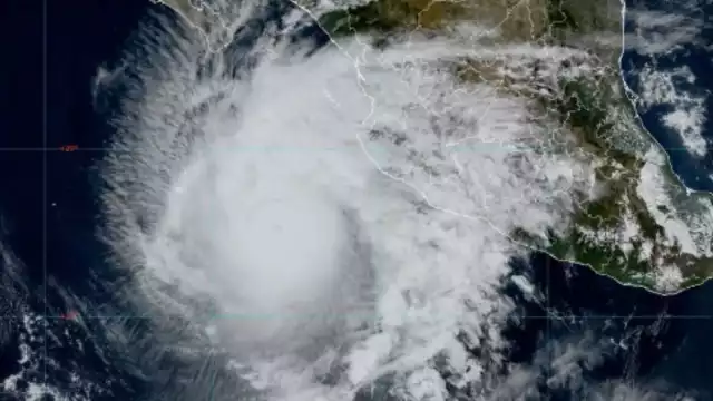 Huracán Norma se fortalece a categoría 3 antes de llegar a Baja California Sur