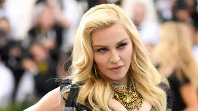 Madonna enloquece y sube sensuales fotos en ropa interior a Instagram