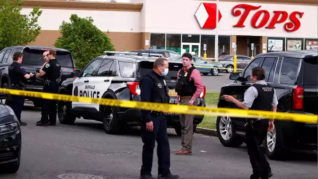 De acuerdo con las autoridades, hay más de un sospechoso y huyeron del lugar