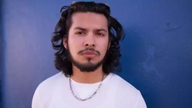 Xolo Maridueña de Cobra Kai luce la nueva camiseta de la Selección de México