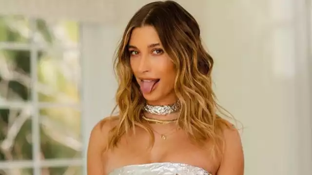 Hailey Baldwin estrena su programa ‘Who’s in my bathroom?’ en YouTube 
