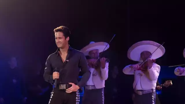 Diego Boneta como Luis Miguel