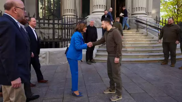 Nanci Pelosi estuvo en Kiev para refrendar el apoyo de Estados Unidos a Ucrania