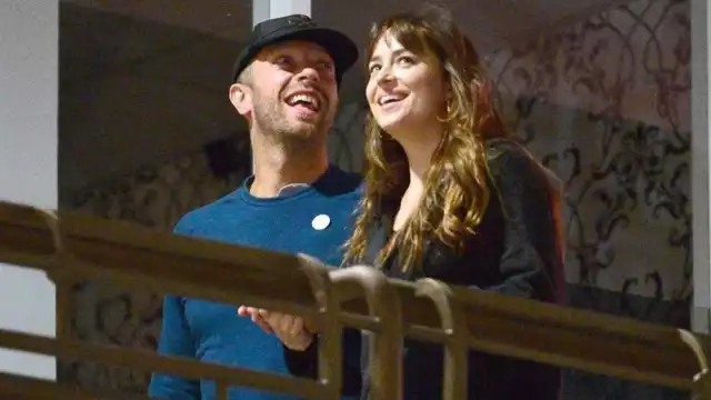 Chris Martin celebra su cumpleaños en su nueva mansión con Dakota Jonhson