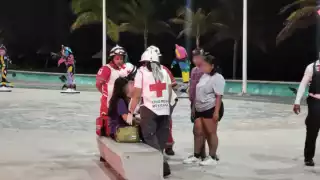 Paramédicos de la Cruz Roja arribaron al lugar para atender a las lesionadas quienes no ameritaron traslado al hospital