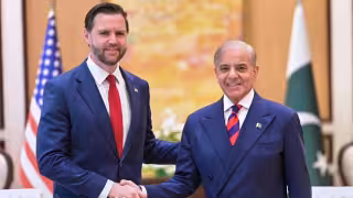 JD Vance, vicepresidente de Estados Unidos y Shehbaz Sharif, primer ministro de Pakistan