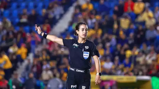 Katia Itzel García en el Estadio "El Volcán" de Nuevo León