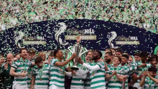 Julián Araujo hace historia con Celtic y se une a Efraín Juárez como campeones en Escocia