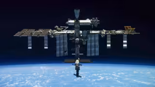 De acuerdo con la portavoz de la NASA, Bethany Stevens, la instrucción fue emitida “por extrema precaución” para proteger a la tripulación