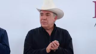 Enrique Inzunza dejó claro que su decisión no implica renunciar al escaño que obtuvo mediante el voto en Sinaloa