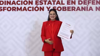 Andrea Chávez, senadora con licencia