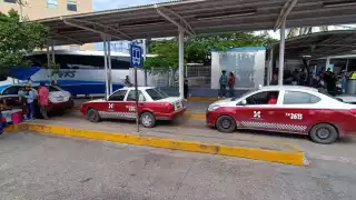 Minitaxis de Ciudad del Carmen acusan al IET de solapar monopolio de transportistas