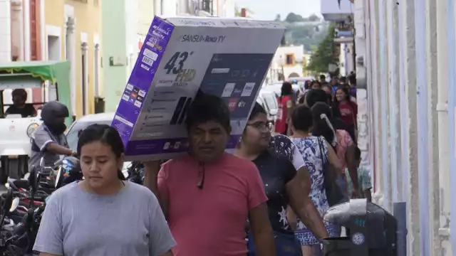 Campechanos abarrotaron los centro comerciales de la ciudad