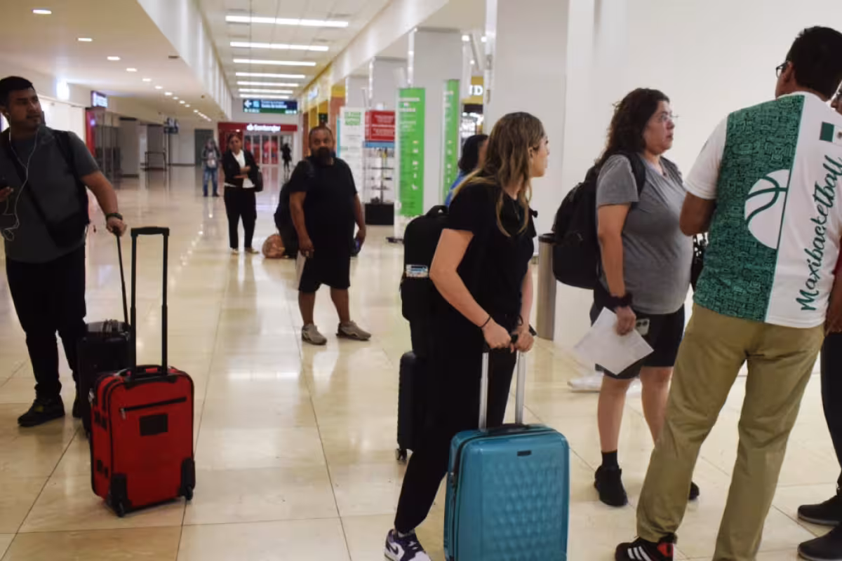 American Airlines deja varados a 80 pasajeros en el aeropuerto de ...