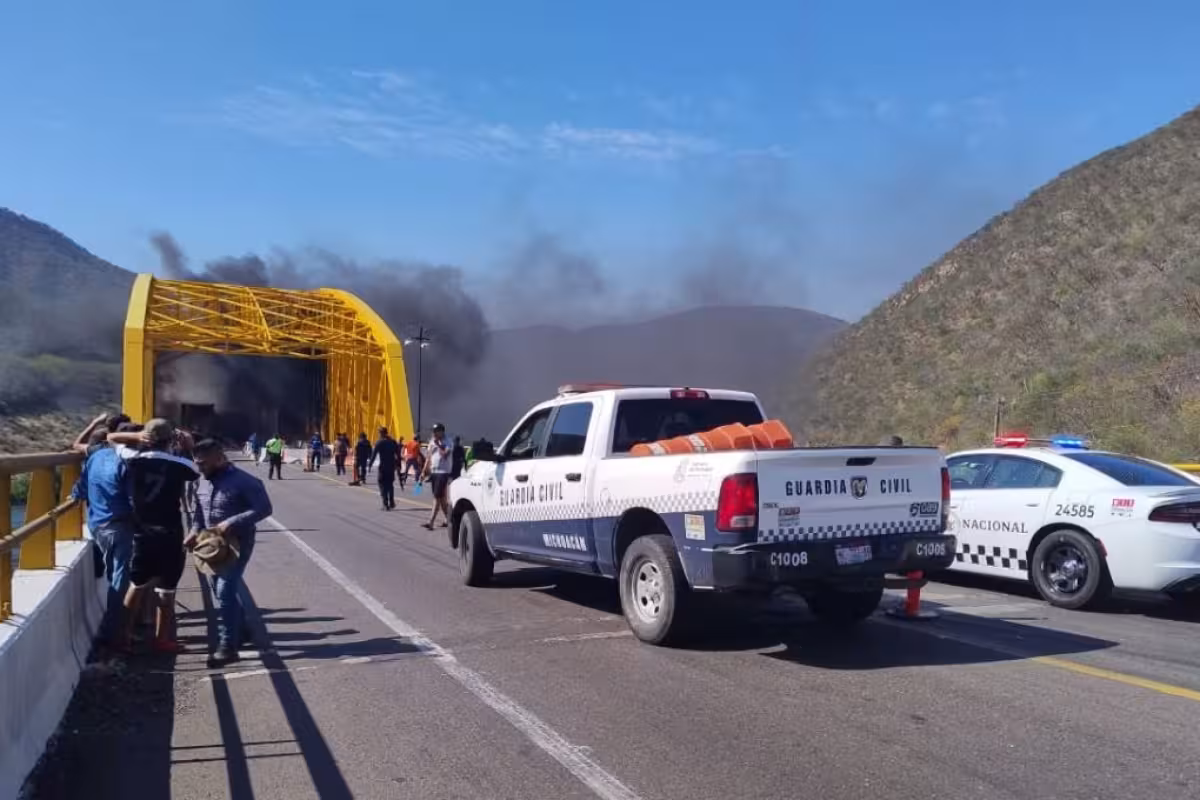 Fuerte accidente vehicular provoca cierre parcial de la Autopista Siglo ...