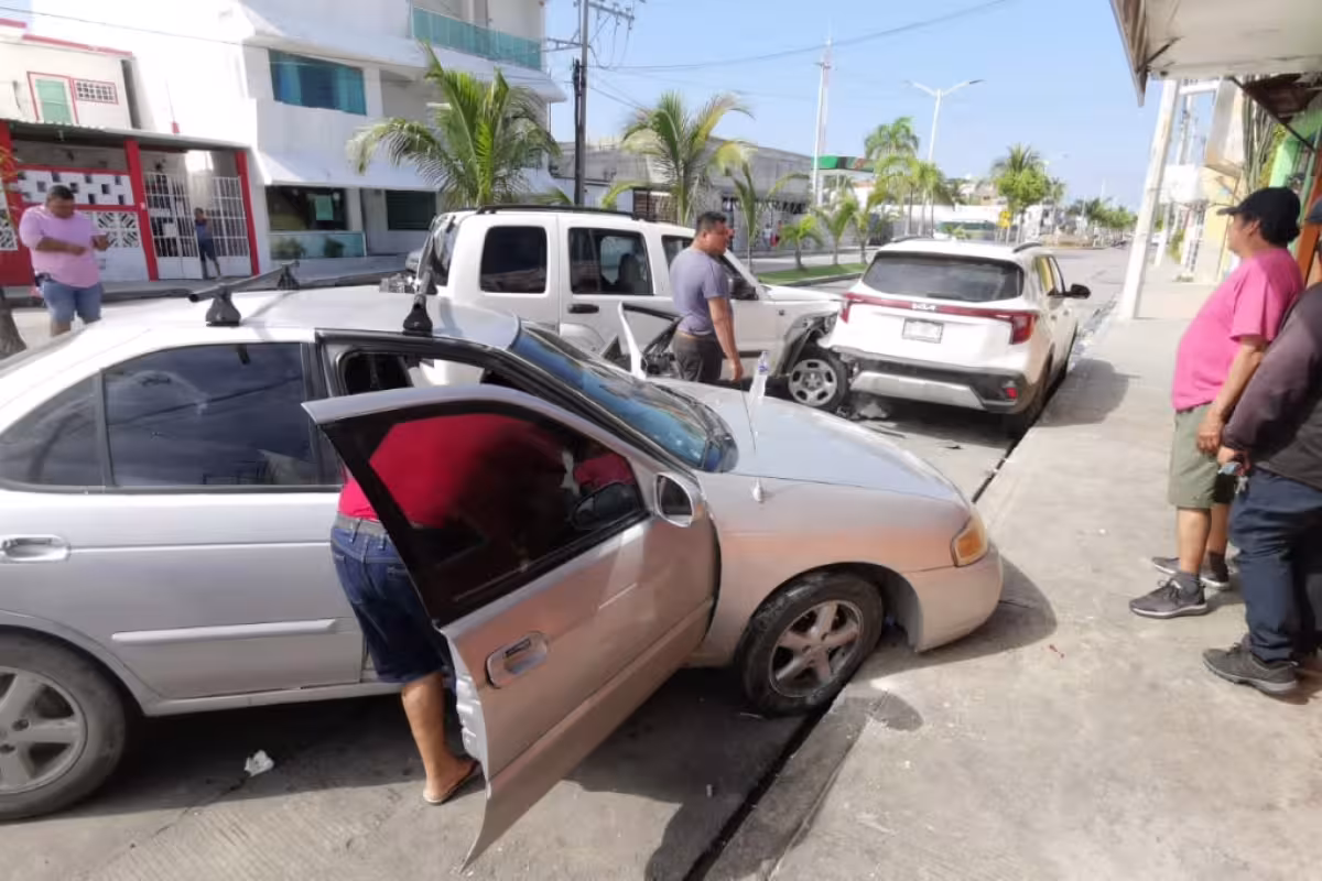 Hombre ebrio provoca doble choque en Ciudad del Carmen y deja un ...