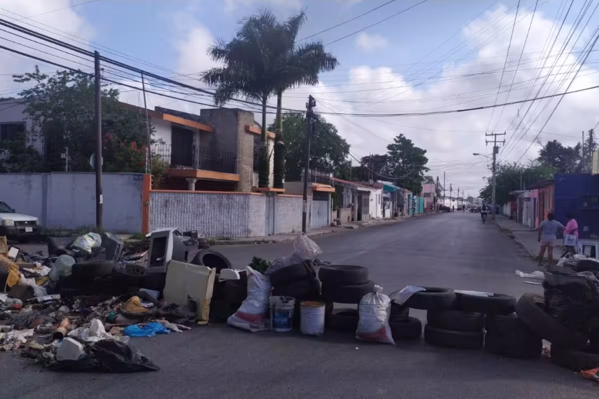 Con llantas, vecinos del Sur de Mérida bloquean calles ante falta de ...