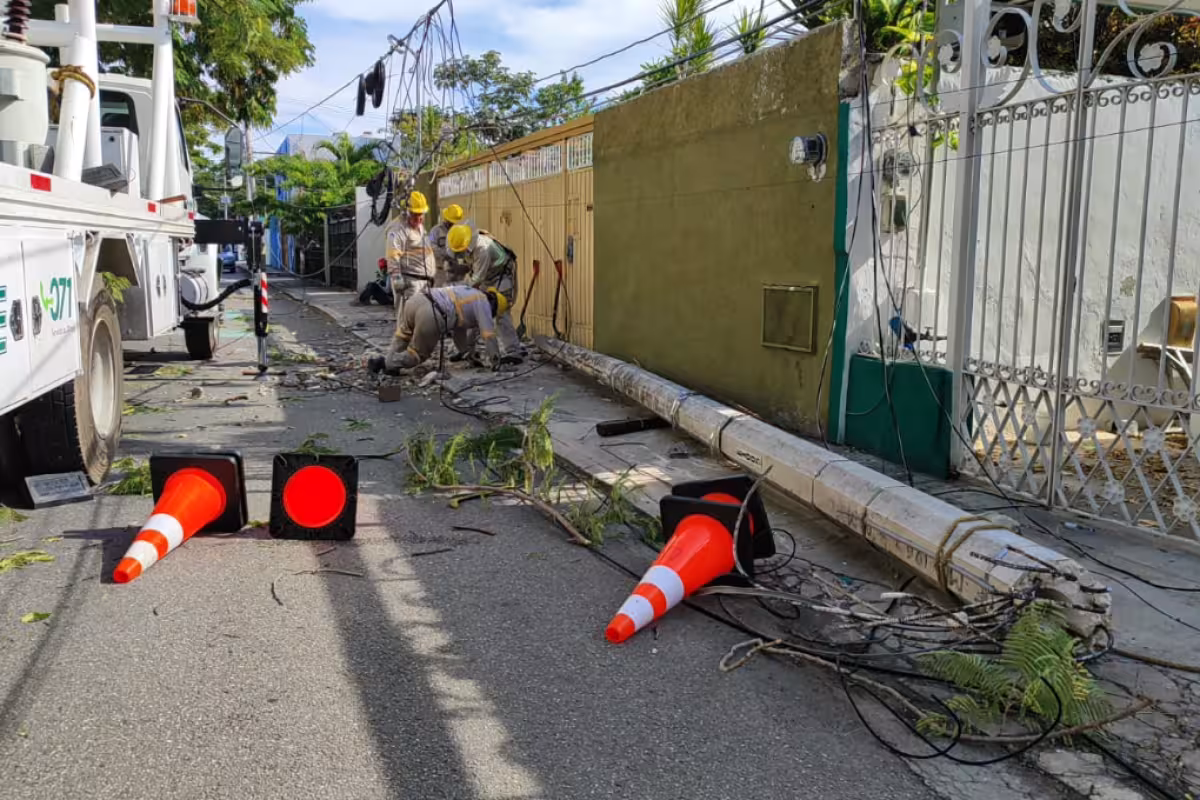 Conductora ebria choca contra un poste de la CFE en la avenida Alemán ...