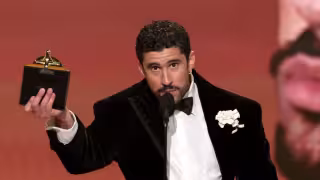 Estadounidenses reaccionan al discurso de Bad Bunny contra el ICE en los Grammy