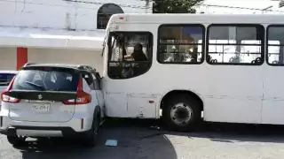 Los propietarios de los automóviles estacionados fueron avisados de lo ocurrido a sus unidades