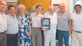 Don Mario Renato estuvo acompañado de su esposa Alicia Figueroa y su hija, Alicia Menéndez, directora general de Por Esto!