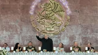 El presidente de la República, Andrés Manuel López Obrador, encabezó este lunes la ceremonia por el 111 Aniversario del Día del Ejército en las nuevas instalaciones de la Industria Militar en Puebla