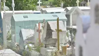 Ana paty peralta tiene descuidados los cementerios de cCancún